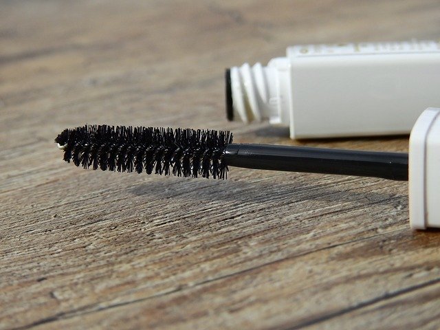 mascara brush