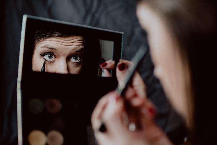 eyeliner application with mirror