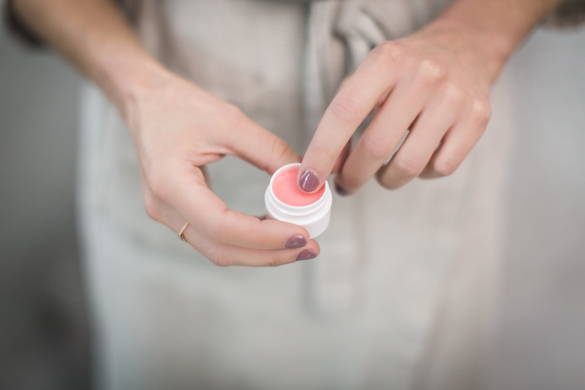 small lip balm pot